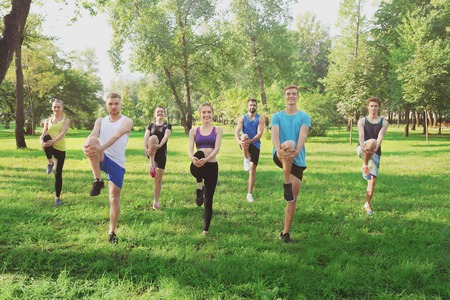 Groupe-fitness-herbe-450x300px-COACHING85